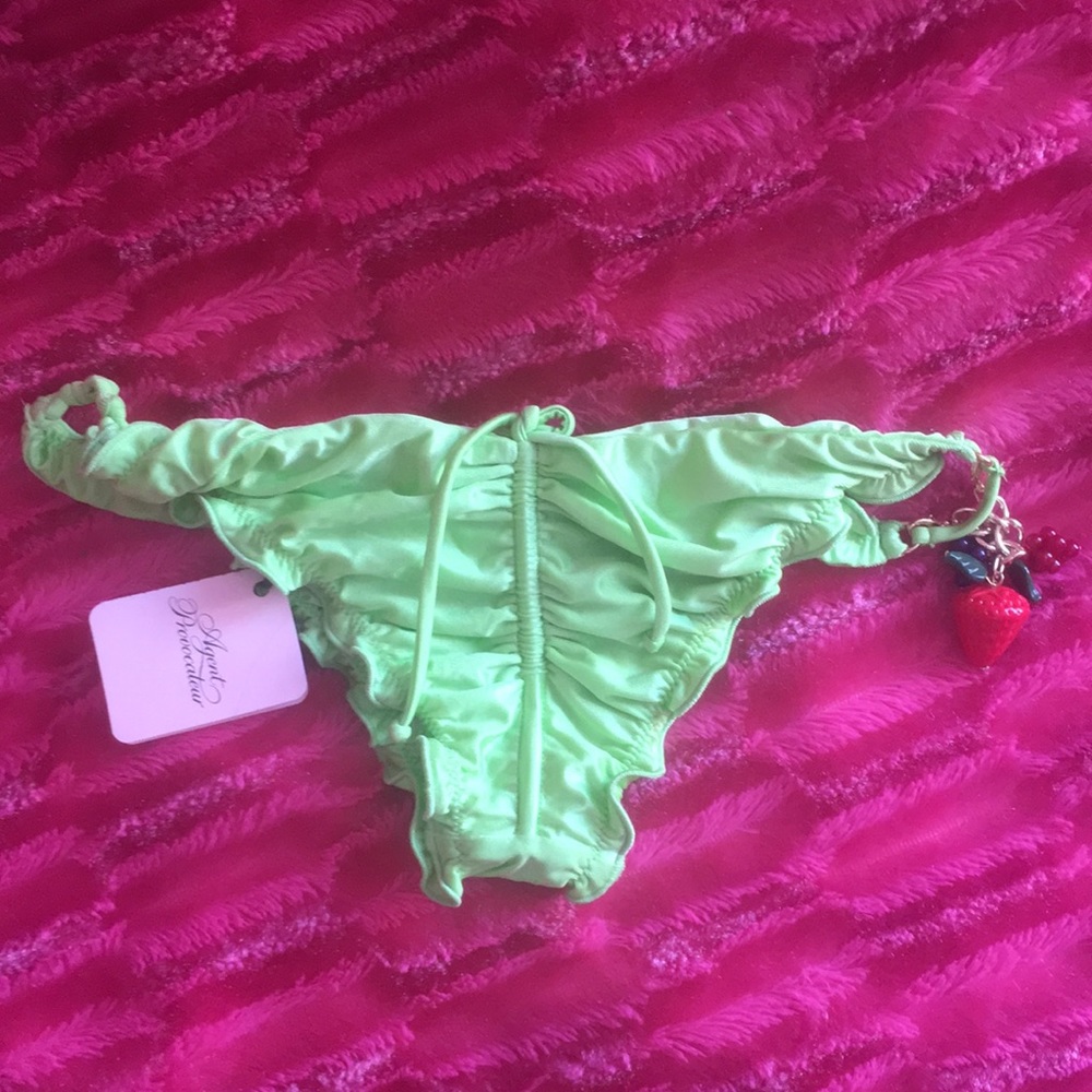 Pic of the back of the bikini